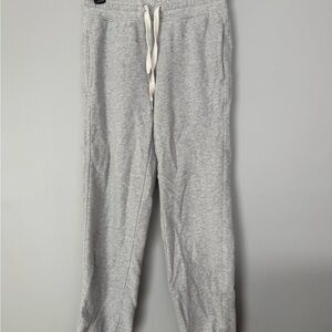 Aerie Light Gray Juniors Joggers w adjustable tie and 2 pockets